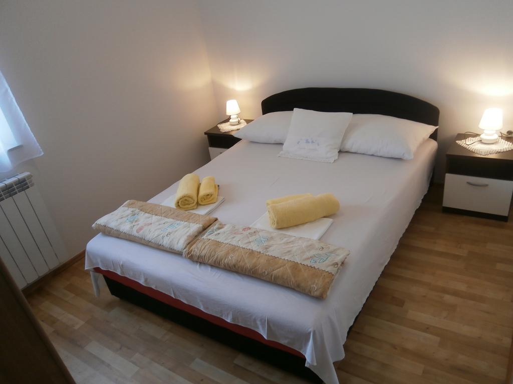 Apartments Crncic Šilo Værelse billede
