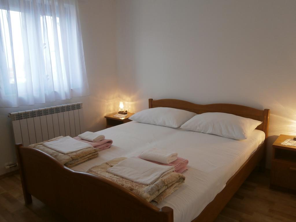 Apartments Crncic Šilo Værelse billede